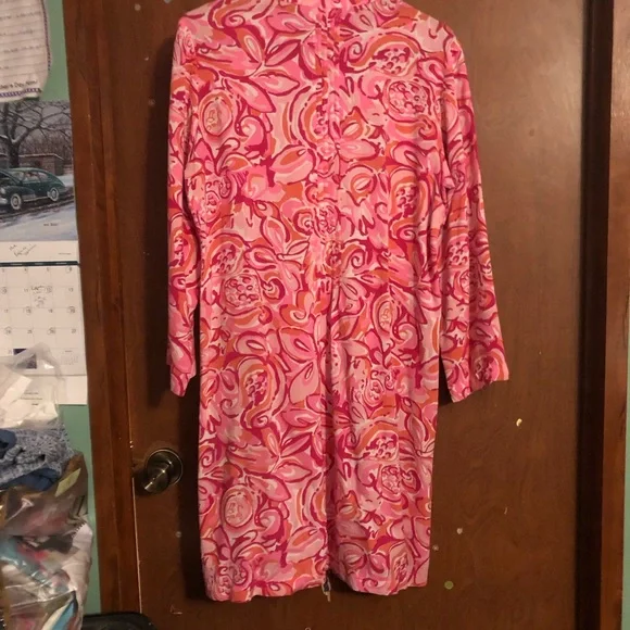 EUC 🌸 Lily Pultizer Pintuck Pinks V -Neck Button 3/4 Sleeve Knee Length Dress - Picture 4 of 9